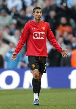 年薪2亿年薪，转会费将超过5300万！沙特不放弃萨拉赫，新月最可能出手