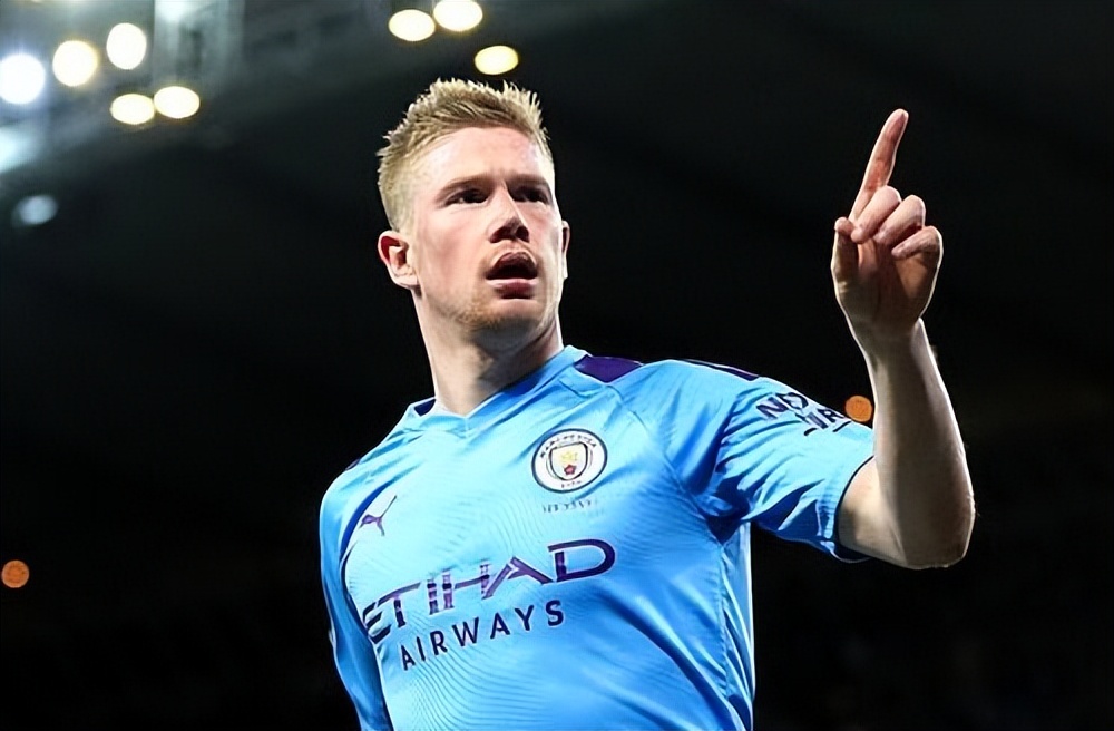 达尼洛同时斩获两座欧冠&解放者杯冠军，为历史首人