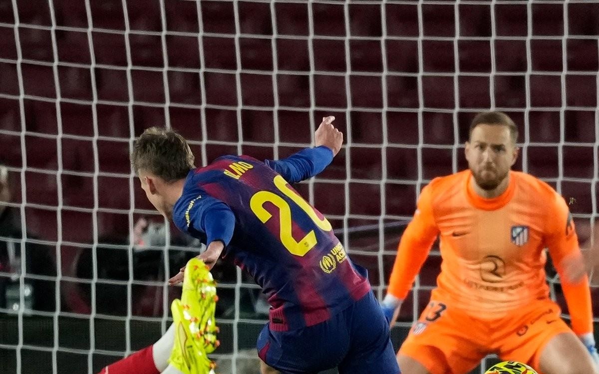 上港队客场对阵柔佛，面临阵容不整、实力不足的挑战，目标为平局。