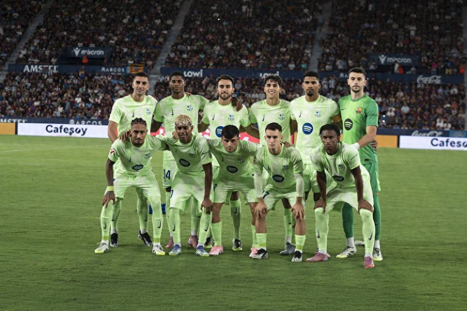 湖人詹姆斯关键三分锁定胜利